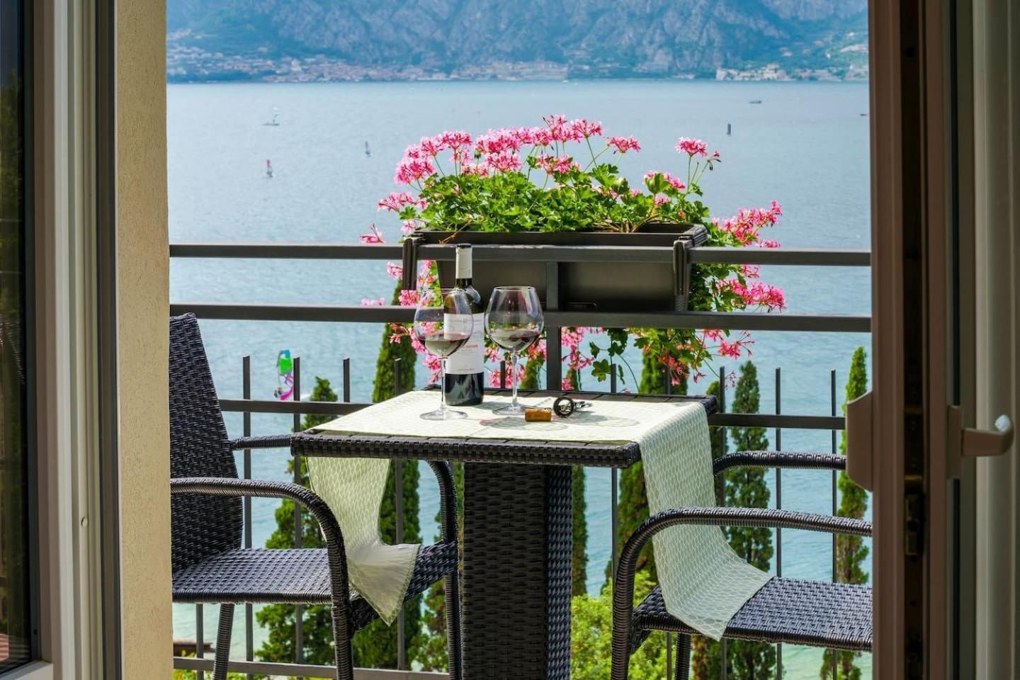 Finestra Sul Lago Malcesine Apt Riva Экстерьер фото